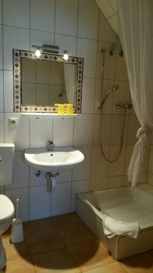קירכהיים אונטר טק Hotel Gasthof Ratstube מראה חיצוני תמונה