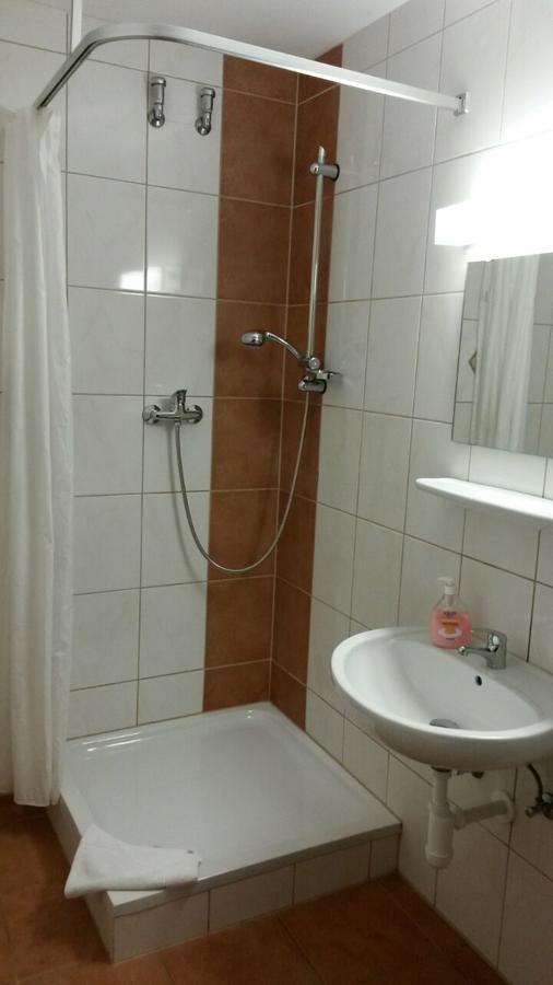 קירכהיים אונטר טק Hotel Gasthof Ratstube מראה חיצוני תמונה